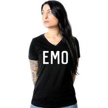 将图片加载到图库查看器，Emo Tapered V-Neck Tee Shirt
