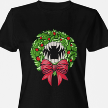 将图片加载到图库查看器，Holiday Vampire Wreath Black Tee Shirt
