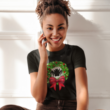 将图片加载到图库查看器，Holiday Vampire Wreath Black Tee Shirt

