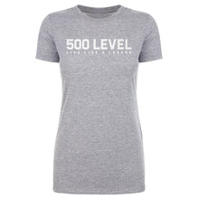 将图片加载到图库查看器，500 LEVEL Wordmark WHT
