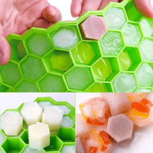Load image into Gallery viewer, Amazing Honeycomb Ice Cube Trays Reusable Silicone Ice cube Mold Free Ice maker with Removable Lids
