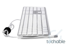 将图片加载到图库查看器，Apple Wired Keyboard with USB - A1243 | Model MA110LL/A, MB110LL/B | Slim, Full-Size Keyboard with Numeric Keypad
