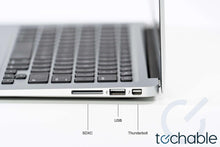 Load image into Gallery viewer, Apple MacBook Air 11-Inch (2015) Core i5 2.2GHz 4GB
