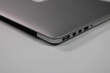 Load image into Gallery viewer, Apple MacBook Pro 15-inch 2013 2.6GHz Core i7 16GB RAM Dual GPU (Wear &amp; Tear Special)
