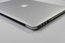 将图片加载到图库查看器，Apple MacBook Pro 15-inch 2014 2.5GHz Core i7 15" 16GB RAM Dual Graphics (Wear &amp; Tear Special)

