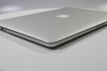 Load image into Gallery viewer, Apple MacBook Pro 15-inch 2014 2.8GHz Core i7 15" 16GB RAM Integrated Graphics (Wear &amp; Tear Special)
