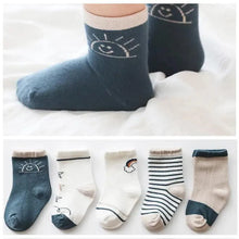 将图片加载到图库查看器，Baby Girls Cotton Cartoon Autumn Socks For Newborn Toddler Unique Style Soft Material Cute Colors
