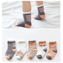 将图片加载到图库查看器，Baby Girls Cotton Cartoon Autumn Socks For Newborn Toddler Unique Style Soft Material Cute Colors
