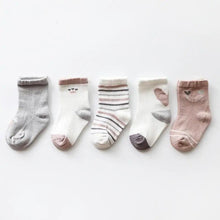 将图片加载到图库查看器，Baby Girls Cotton Cartoon Autumn Socks For Newborn Toddler Unique Style Soft Material Cute Colors
