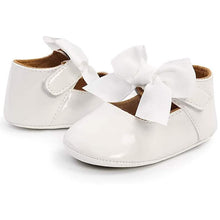 Load image into Gallery viewer, Baby Girls Flats with Bownot
