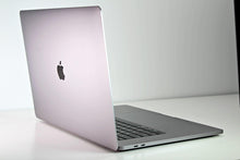 将图片加载到图库查看器，2018 Apple MacBook Pro 15-Inch Core i9 2.9GHz-4.8GHz 32GB RAM 1TB SSD (Silver)
