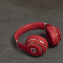 将图片加载到图库查看器，Beats Studio Earpads
