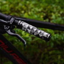 将图片加载到图库查看器，Bike Handlebar Grips Lock On Bicycle Grips MTB Gel Silicone Mountain Bike Cycling Handle Bar Grips Non-slip Lock-on Bicycle Hand Bike Grips For Mountain Bike Scooter
