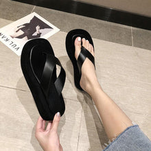将图片加载到图库查看器，Black White Thick Bottom Flip Flops Women Famous Design Clip Toe Slippers Platform Slides Beach Comfort Thong Style Flip Flops Sandals For Women With Arch Support For Comfortable Walk
