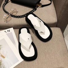 将图片加载到图库查看器，Black White Thick Bottom Flip Flops Women Famous Design Clip Toe Slippers Platform Slides Beach Comfort Thong Style Flip Flops Sandals For Women With Arch Support For Comfortable Walk
