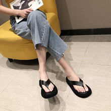 将图片加载到图库查看器，Black White Thick Bottom Flip Flops Women Famous Design Clip Toe Slippers Platform Slides Beach Comfort Thong Style Flip Flops Sandals For Women With Arch Support For Comfortable Walk

