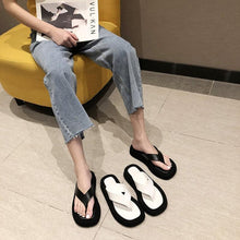 将图片加载到图库查看器，Black White Thick Bottom Flip Flops Women Famous Design Clip Toe Slippers Platform Slides Beach Comfort Thong Style Flip Flops Sandals For Women With Arch Support For Comfortable Walk
