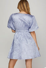 将图片加载到图库查看器，New Crinkle Woven V-Neck Balloon Sleeve Mini Dress – Chic and Feminine Mini Dress with Crinkle Woven Fabric, V-Neckline, and Trendy Balloon Sleeves
