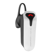 将图片加载到图库查看器，Car FM Transmitter with Wireless Earpiece 2 USB Charge Ports
