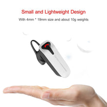 将图片加载到图库查看器，Car FM Transmitter with Wireless Earpiece 2 USB Charge Ports
