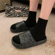 将图片加载到图库查看器，Cartoon Couple Fashion Bear Sandals Non-Slip Thick-Soled Indoor And Outdoor Slippers Men's Flip Flops Athletic Slide Sandals Flat Slip On Sandals For Women Summer Slippers
