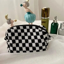 Load image into Gallery viewer, Checkered Pattern Zipper Makeup Bag
