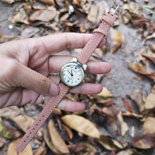 将图片加载到图库查看器，Children Retro Case Design Cute Cat Kids Watch Quartz Analog Children Watches Minimalist Dress Fashion Quartz Luxury Round Leather Strap Slim Women Watches
