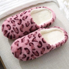 Load image into Gallery viewer, Cute Fluffy Ladies Indoor Warm Slippers Furry Luxury Flip Flops   Women's Fashion Flat Soft Flip Flops
