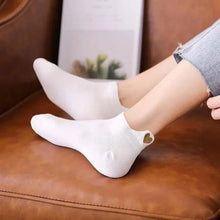 Load image into Gallery viewer, Cute Heart Design 4 Pairs Socks For Women Fashion Spring Cotton Modern Girls Casual Outdoor Socks For Women
