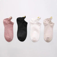 Load image into Gallery viewer, Cute Heart Design 4 Pairs Socks For Women Fashion Spring Cotton Modern Girls Casual Outdoor Socks For Women
