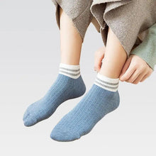 Load image into Gallery viewer, Cute Heart Design 4 Pairs Socks For Women Fashion Spring Cotton Modern Girls Casual Outdoor Socks For Women
