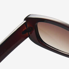 将图片加载到图库查看器，Cute Purple Oval Sunglasses For Women Retro Luxury Design Eyeglasses Lightweight Frames UV400 Protection Comfortable Round Outdoor Women Sun Glasses
