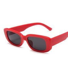 将图片加载到图库查看器，Cute Purple Oval Sunglasses For Women Retro Luxury Design Eyeglasses Lightweight Frames UV400 Protection Comfortable Round Outdoor Women Sun Glasses
