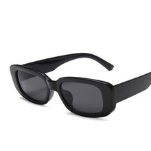 将图片加载到图库查看器，Cute Purple Oval Sunglasses For Women Retro Luxury Design Eyeglasses Lightweight Frames UV400 Protection Comfortable Round Outdoor Women Sun Glasses
