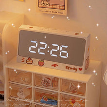 将图片加载到图库查看器，Digital Clock Table Clock Snooze Alarm Cute Silent Mirror Clock Student Desktop Mirror Surface LED Alarm Clock with USB Charger 12/24H Easy Snooze Function Adjustable Brightness Alarm Clocks for Bedroom LED Clock Electronic Clock for Children
