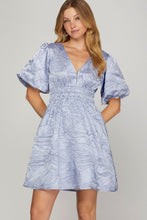 将图片加载到图库查看器，New Crinkle Woven V-Neck Balloon Sleeve Mini Dress – Chic and Feminine Mini Dress with Crinkle Woven Fabric, V-Neckline, and Trendy Balloon Sleeves
