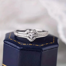 Load image into Gallery viewer, Elegant 925 Sterling Silver Heart Ring with Sparkling Zirconia

