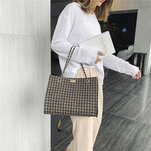 Load image into Gallery viewer, Famous Designer Pu Leather Chain Shoulder Bag/Crossbody Bags With High Quality And Large Capacity For Ladies And Girls
