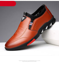 Load image into Gallery viewer, Fashion Black Men's Popular Casual Flat Shoes Outdoor Soft Soled Travel Sneakers Leather Business Non Slip Breathable Sneakers Loafers Comfort Walking Shoes For Business Work Office
