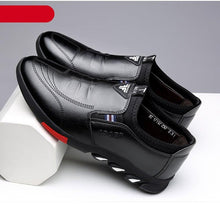 Load image into Gallery viewer, Fashion Black Men's Popular Casual Flat Shoes Outdoor Soft Soled Travel Sneakers Leather Business Non Slip Breathable Sneakers Loafers Comfort Walking Shoes For Business Work Office
