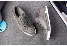 将图片加载到图库查看器，Fashion Leather Mens Shoes Soft High Quality Mens Casual Shoes Flat Footwear Classic Black White Men Fashion Walking Shoes Comfortable Modern Design
