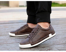 将图片加载到图库查看器，Fashion Leather Mens Shoes Soft High Quality Mens Casual Shoes Flat Footwear Classic Black White Men Fashion Walking Shoes Comfortable Modern Design

