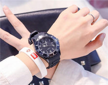 将图片加载到图库查看器，Fashion Silicone Women Watches Simple Sport Quartz Wristwatches Fresh Children Clock Casual Quartz Wristwatch Silicone Band Watch For Women Girls Student Watches
