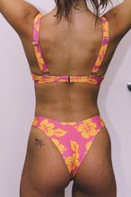 将图片加载到图库查看器，Female Bikini Set Floral Print Two-Piece Bathing Suit  Bikinis Women Swimsuit Beachwear Summer Bikini Sets Floral Print Triangle Halter Swimsuits High Cut Two Piece Bathing Suit
