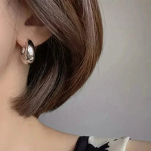 将图片加载到图库查看器，Glossy Chunky Shaped Hoop Earrings Copper Jewelry Vintage Elegant Style Female Geometric Ear Buckles
