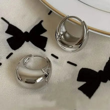 将图片加载到图库查看器，Glossy Chunky Shaped Hoop Earrings Copper Jewelry Vintage Elegant Style Female Geometric Ear Buckles
