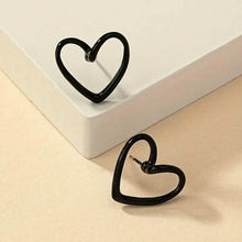 将图片加载到图库查看器，Glossy Hollow Heart Design Stud Earrings
