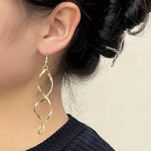 将图片加载到图库查看器，Spiral Design Dangle Earrings
