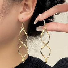将图片加载到图库查看器，Spiral Design Dangle Earrings
