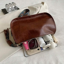 将图片加载到图库查看器，Graphic Pattern Zipper Crossbody Bag
